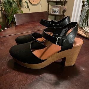 Universal thread Marcia heeled clogs